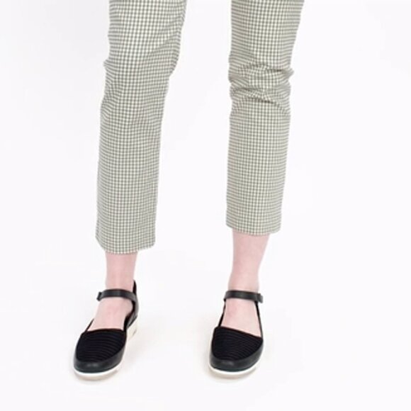 Women's Shoe's 💖 Baretraps  Harmony Slip-On  size 6 M Black Mary Jane Flats - Picture 3 of 5